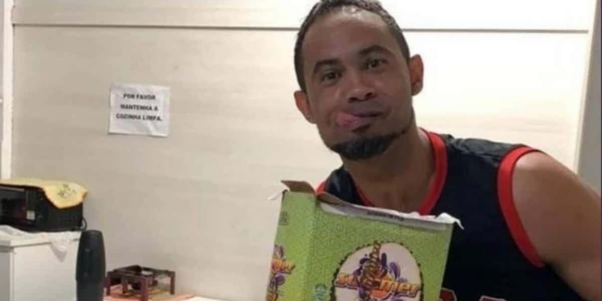 Goleiro Bruno agora é vendedor de açaí (Foto: Reprodução)
