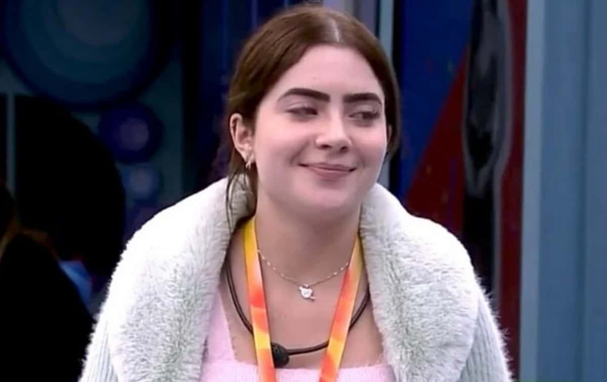 Jade deixa 'no ar' se irá se envolver com Paulo André (Foto: Reprodução / Globoplay)