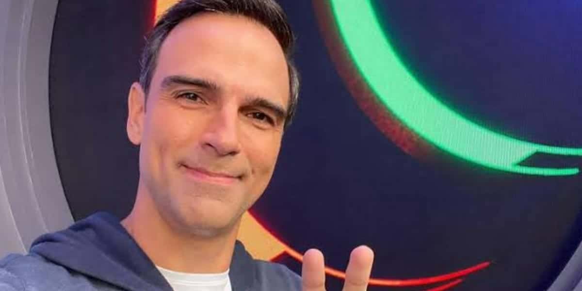 BBB22: Tadeu Schmidt é arremessado ao vivo na Globo (Foto: Reprodução)