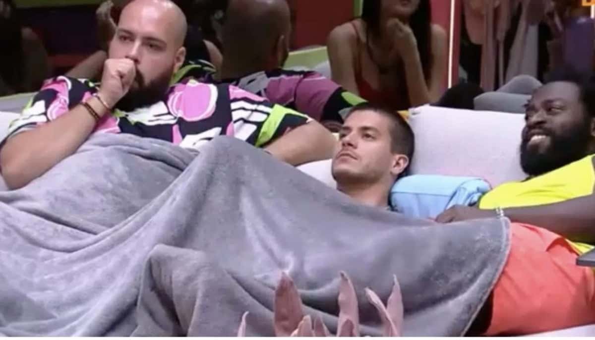 Arthur comenta sobre as traições em Maíra Cardi (Foto: Reprodução / Globoplay)