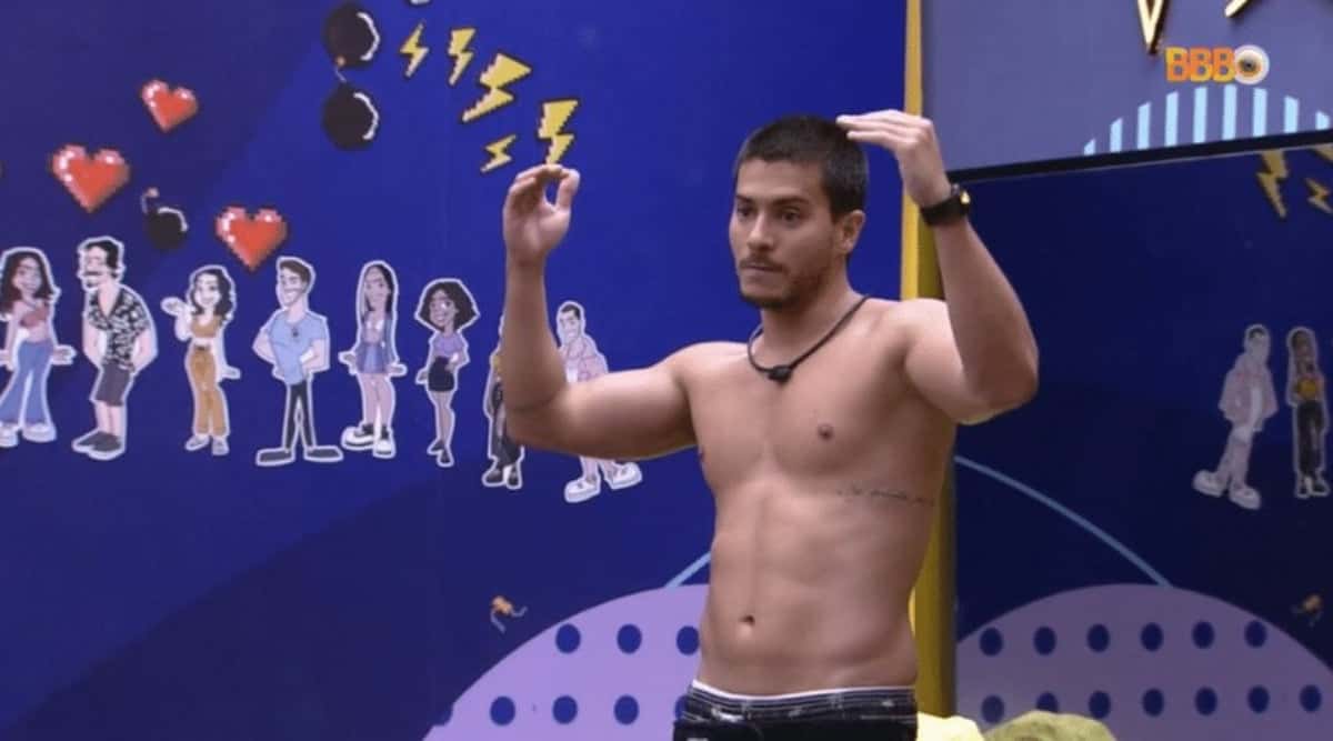 Arthur Aguiar explicou como faz para lavar o bumbum (Foto: Reprodução / Globoplay)
