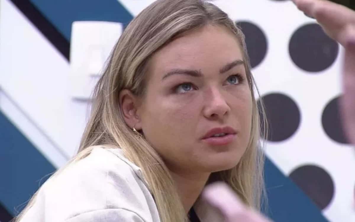 Bárbara sente cheiro de traição e promete confrontar brothers (Foto: Reprodução / Globoplay)