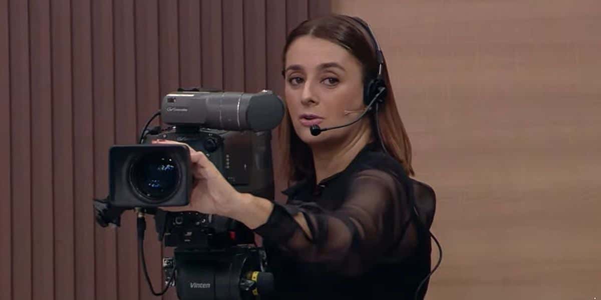 Catia Fonseca como câmera do Melhor da Tarde (Foto: Reprodução/Band)
