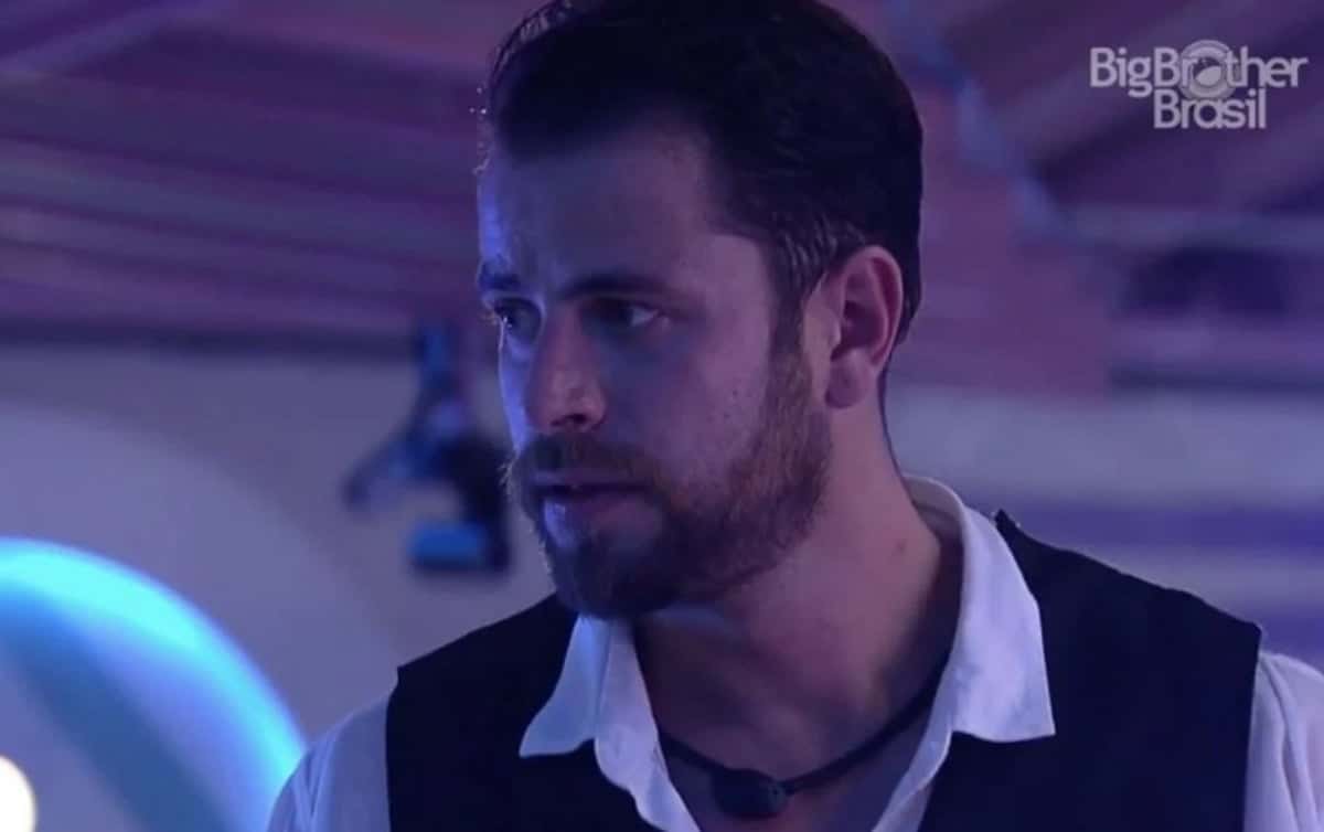 Gustavo Marsengo combinou voto com colega para botar rival no paredão (Foto: Reprodução / Globoplay)
