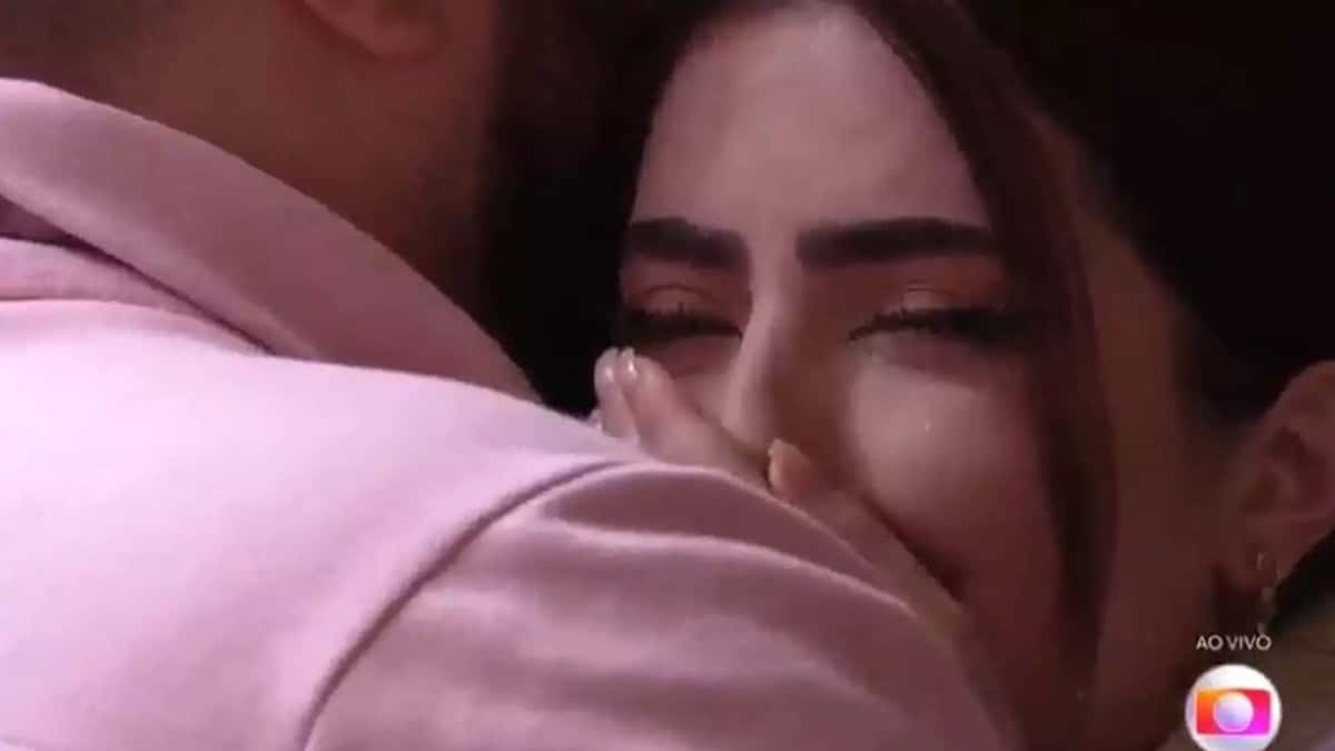 Jade Picon tem crise de choro após eliminação de Bárbara no BBB22 (Reprodução/ TV Globo)