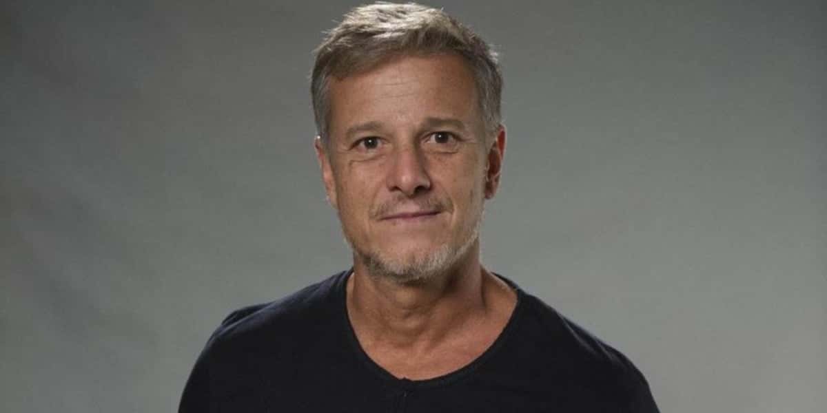Marcello Novaes expõe paz na solteirce (Foto: Reprodução)