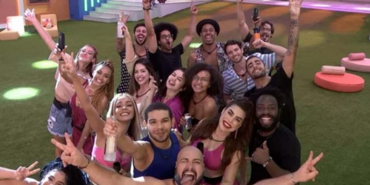 Uma participante do BBB22 sairá do reality grávida (Foto: Reprodução)
