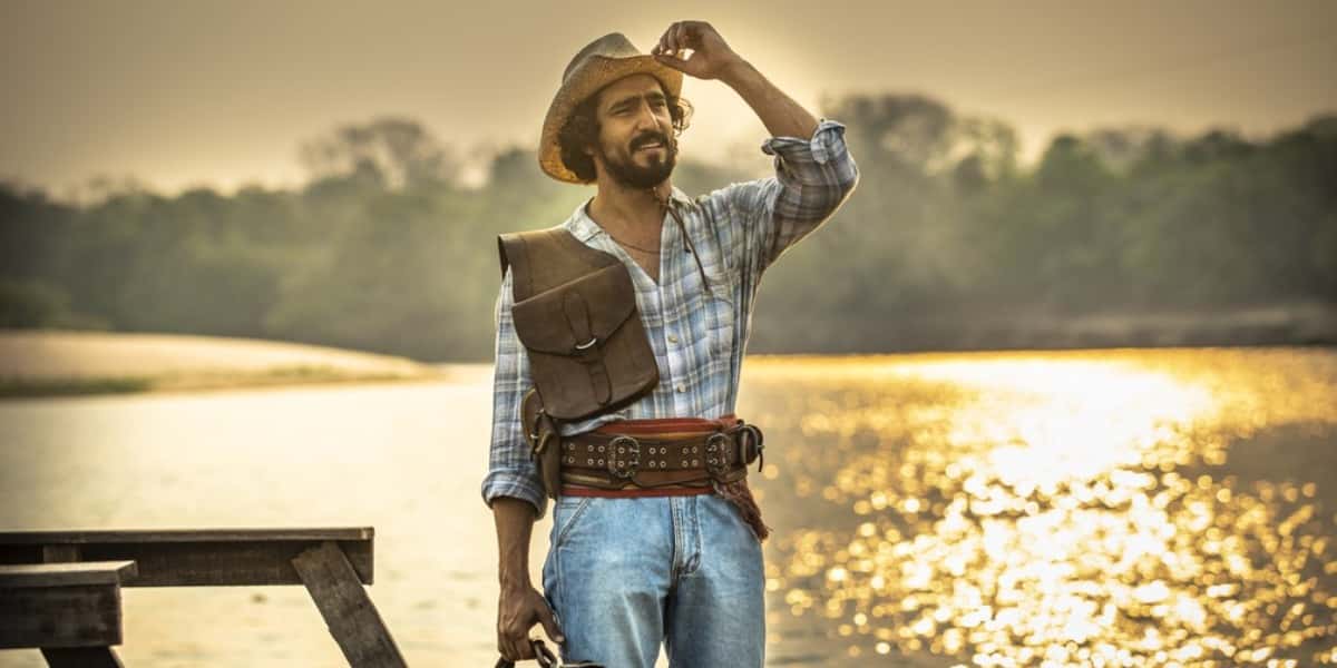 Renato Góes em cena de "Pantanal" (Foto: Divulgação/TV Globo)