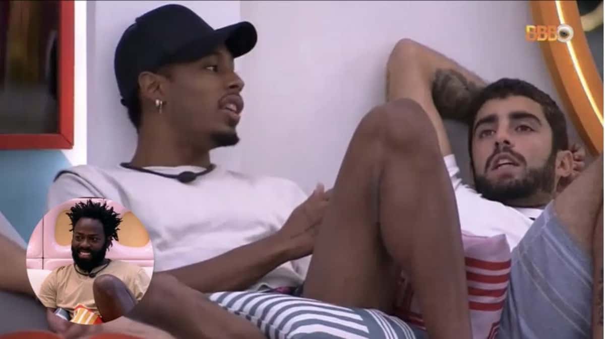 Douglas e Scooby elogiaram cantor polêmico (Foto: Reprodução / Globoplay)