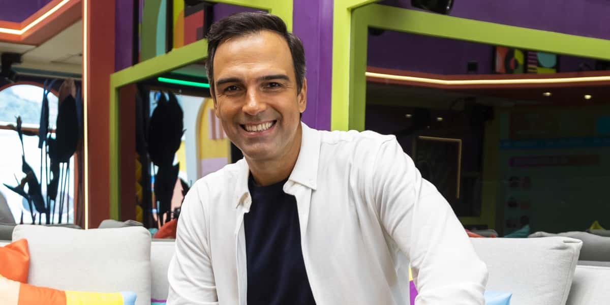 Tadeu Schmidt apresenta o BBB22 (Foto: Divulgação / TV Globo)