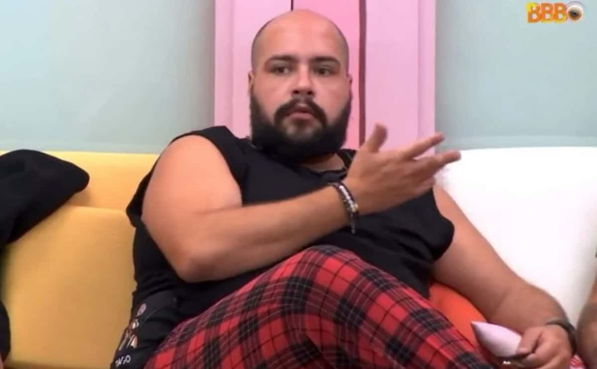 Tiago leva bronca da produção do BBB22 (Foto: Reprodução / Globoplay)