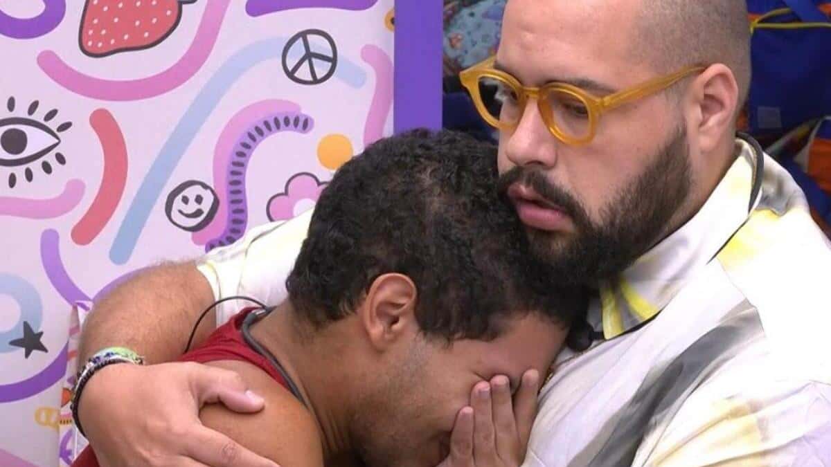 BBB22: Após expulsão de Maria, Vyni chora no Quarto Lollipop (Foto: Reprodução)