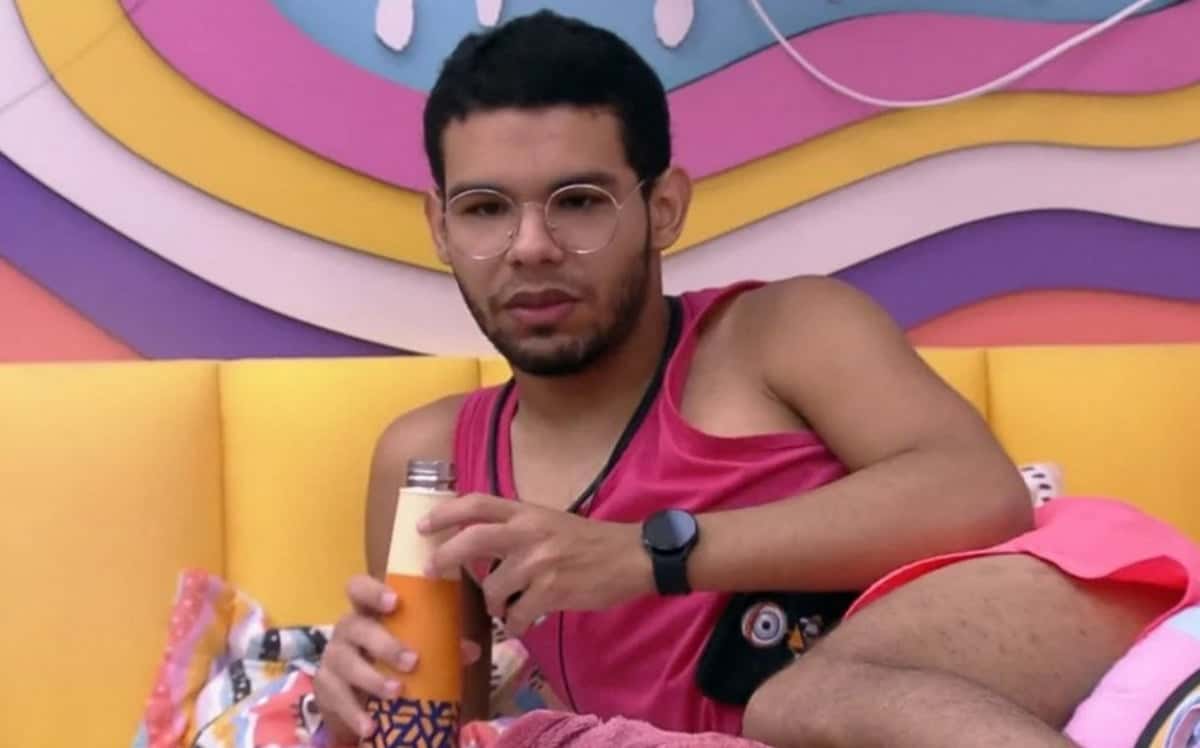 Vyni fala demais e tira Eliezer do sério (Foto: Reprodução / Globoplay)