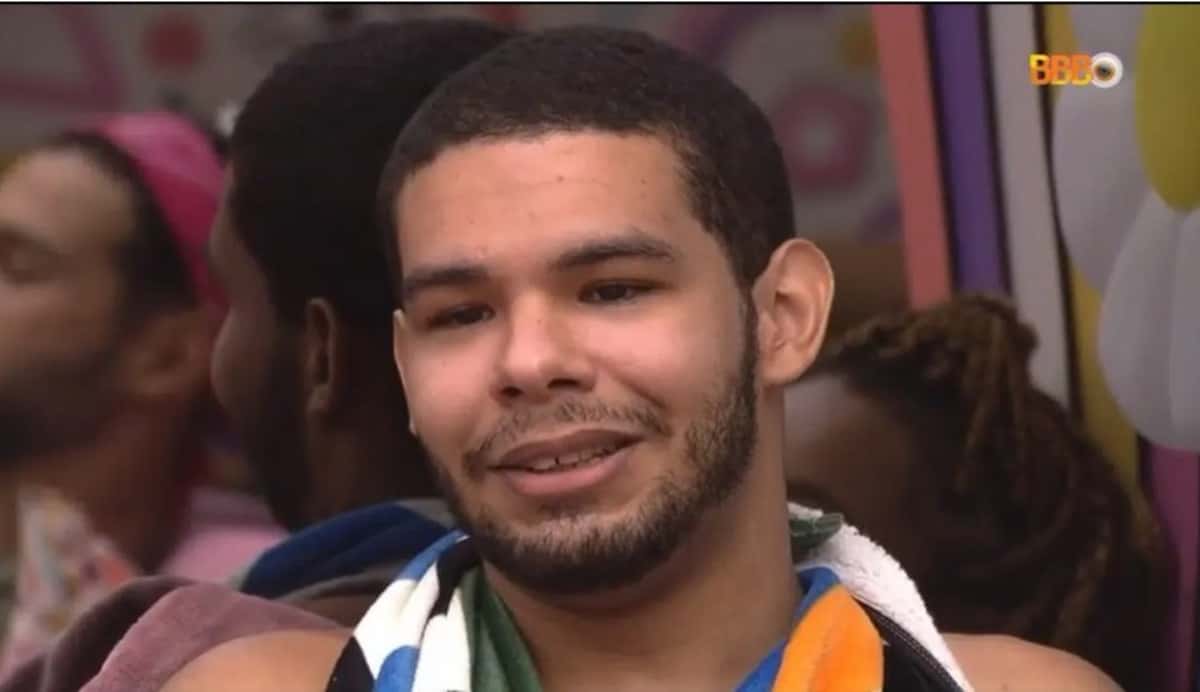 Tosse de Vyni causou preocupação no BBB22 (Foto: Reprodução / Globoplay)