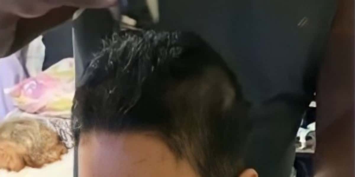 Kelly Garcia emocionou em vídeo raspando o seu cabelo (Imagem: Reprodução)
