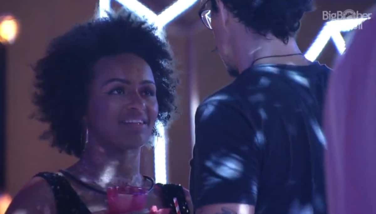 Natália tentou transar com Eliezer na madrugada desta quinta-feira (31) no BBB22 (Foto: Reprodução / Globoplay)