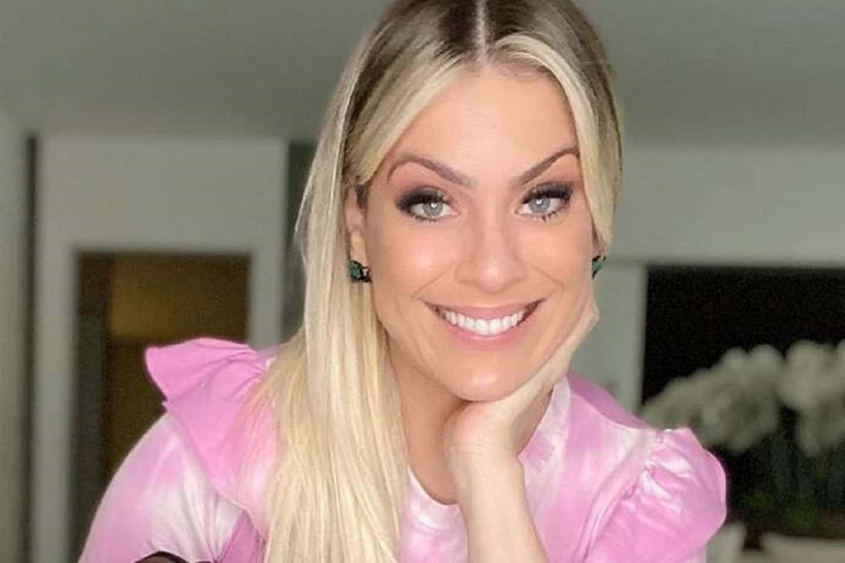 Renata Fan foi surpreendida ao ver um sósia em frente a Globo- Foto: Reprodução