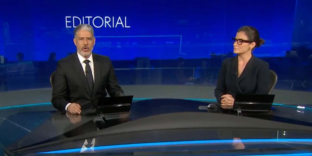 William Bonner e Renata Vasconcellos iniciam o Jornal Nacional e dão notícia que deixa o Brasil impactado- Foto: Reprodução/Globo