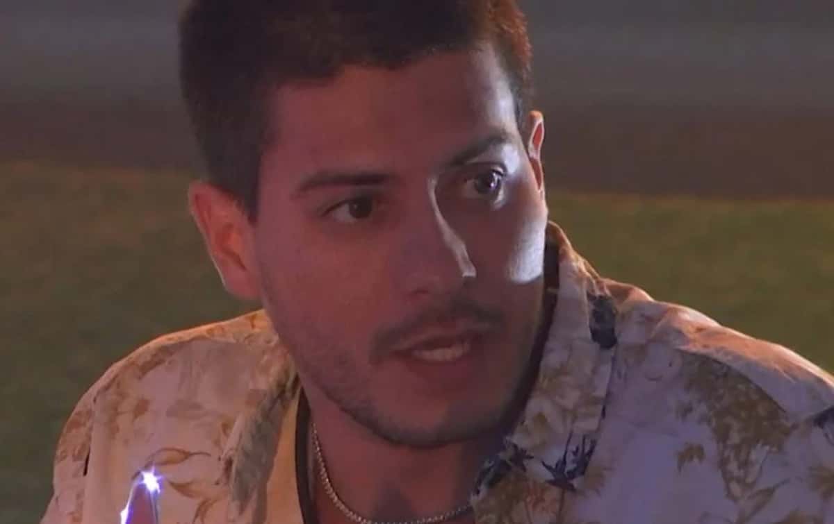 Arthur Aguiar resolveu tirar satisfações com Lucas Bissoli no BBB22 (Foto: Reprodução / Globoplay)
