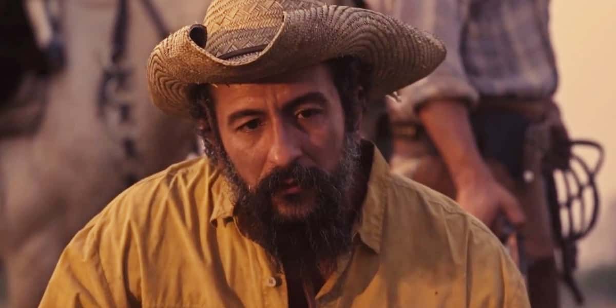 Joventino (Irandhir Santos) em cena do primeiro capítulo de Pantanal (Foto: Reprodução/Globo)