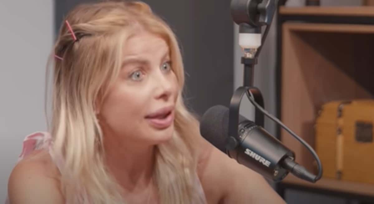 Karina Bacchi esculacha em podcast e revela podres na Globo (Reprodução/ Youtube)