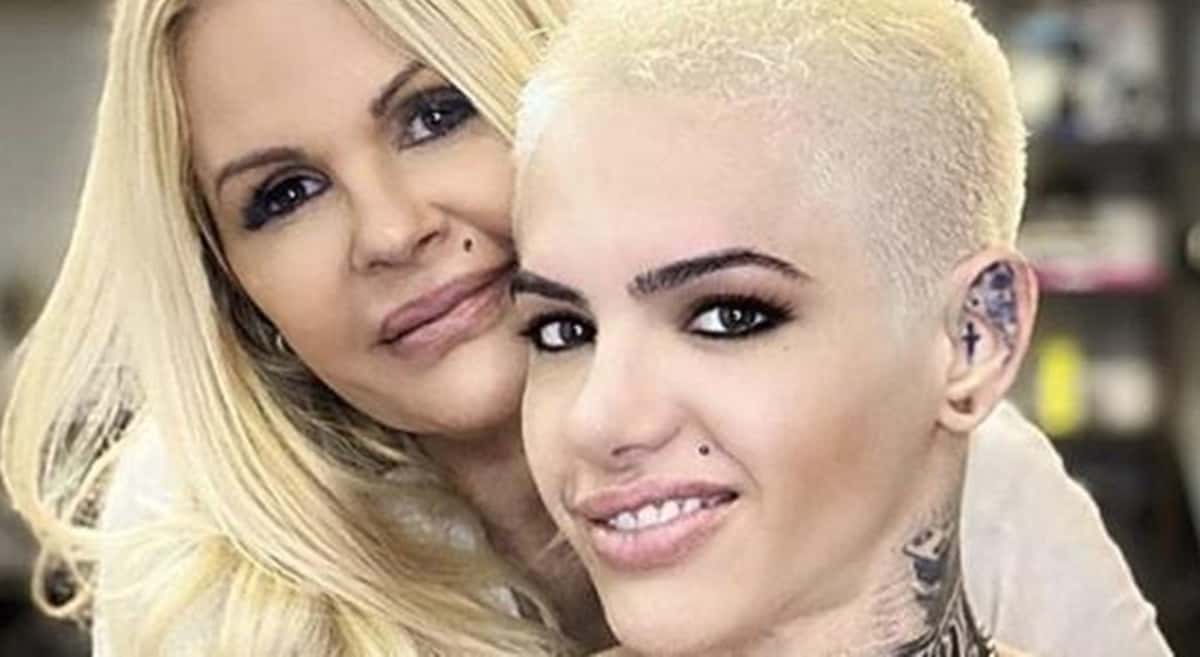 Monique Evans e sua namorada, a DJ Cacá Werneck, detina por furto (Reprodução/ Instagram)