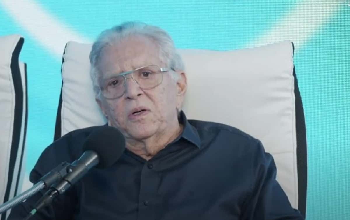 Carlos Alberto de Nóbrega no estúdio do seu podcast- Foto: Reprodução