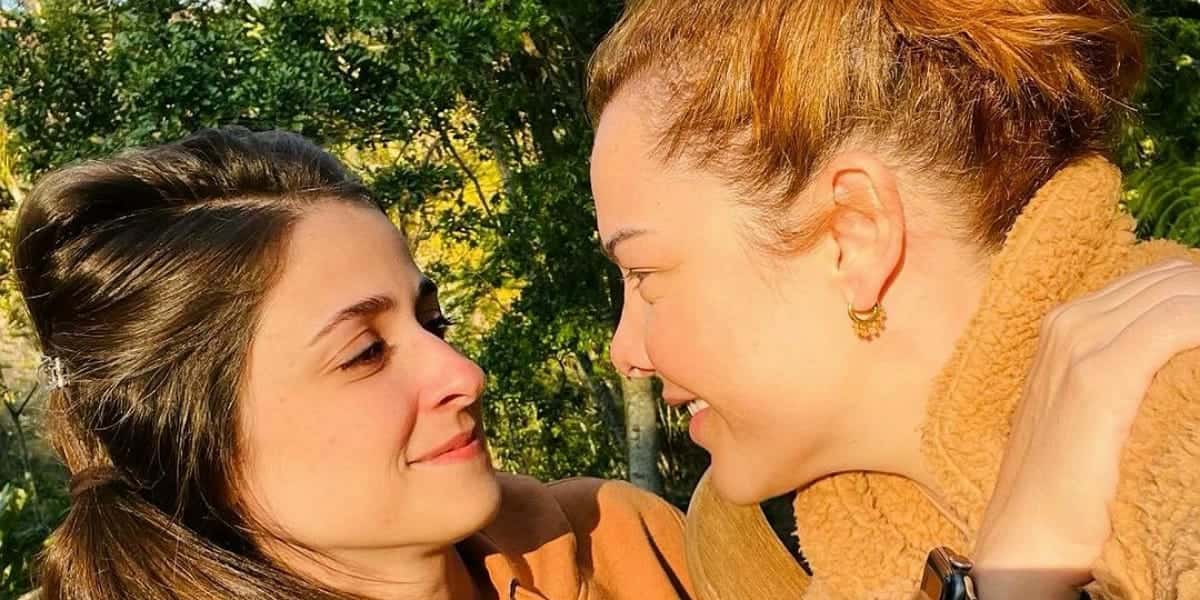 Fernanda Souza, que atuou como atriz em novelas da Globo, e a namorada (Foto: Reprodução)
