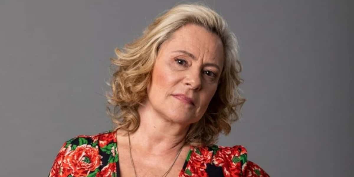 Elizabeth Savala se odeia vê na TV (Foto: Reprodução)