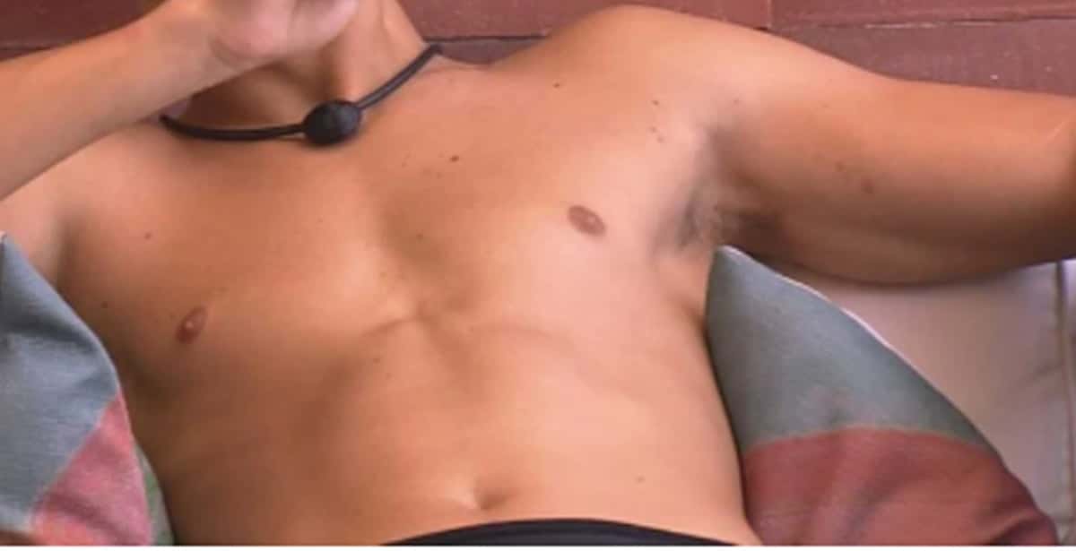 Famoso ex-BBB pede dinheiro na rua (Reprodução)