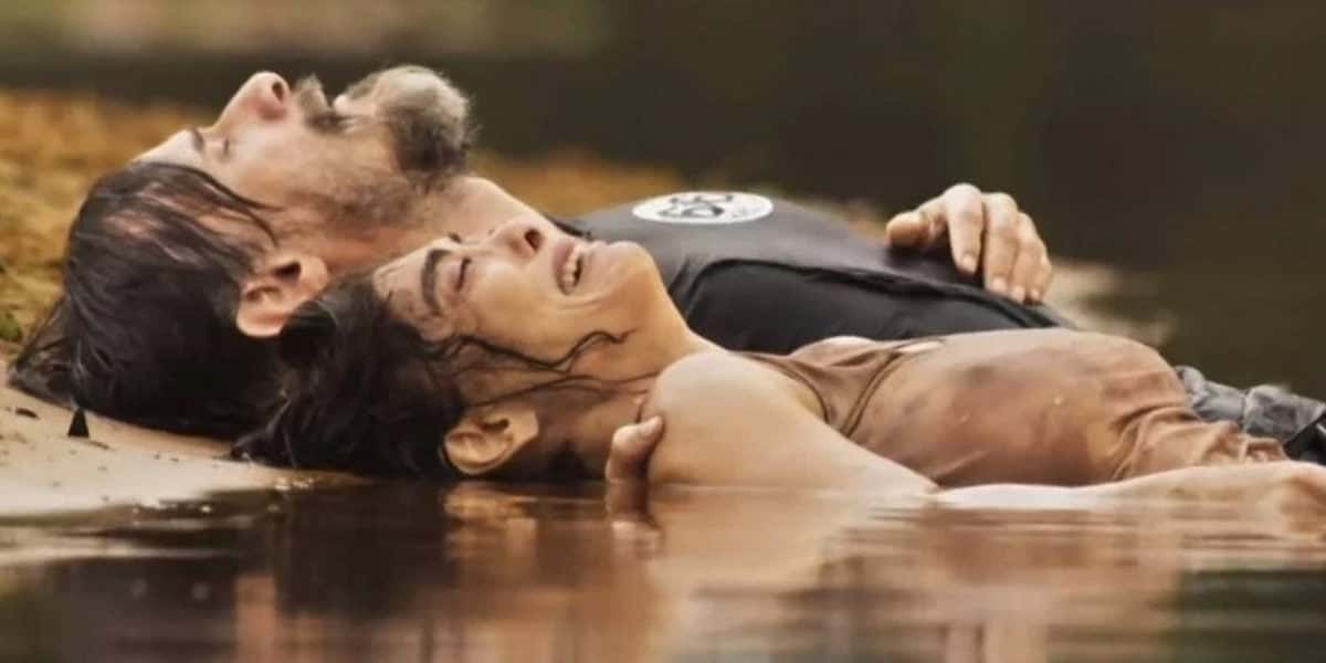 Gil (Enrique Diaz) salvou a mulher, Maria Marruá (Juliana Paes), de se matar em 'Pantanal' (Foto: Reprodução / Globo)