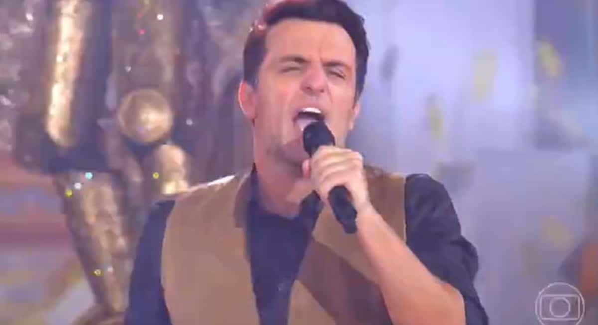Rodrigo Lombardi solta o gogó e surpreende ao cantar no The Masked Singer Brasil (Reprodução/ TV Globo)