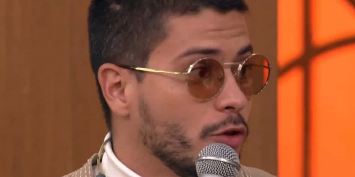 Arthur Aguiar esteve ao vivo no Encontro de Fátima Bernardes (Foto: Reprodução)