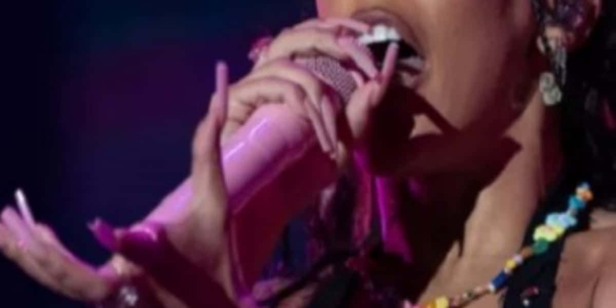Cantora precisou passar por cirurgia de urgência após complicações causadas pelo uso do cigarro eletrônico (Imagem: Reprodução)