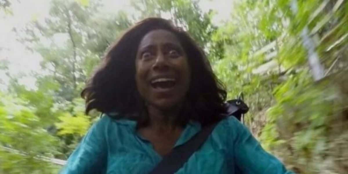 Glória Maria durante um passeio de montanha russa (Foto: Divulgação/Globo)