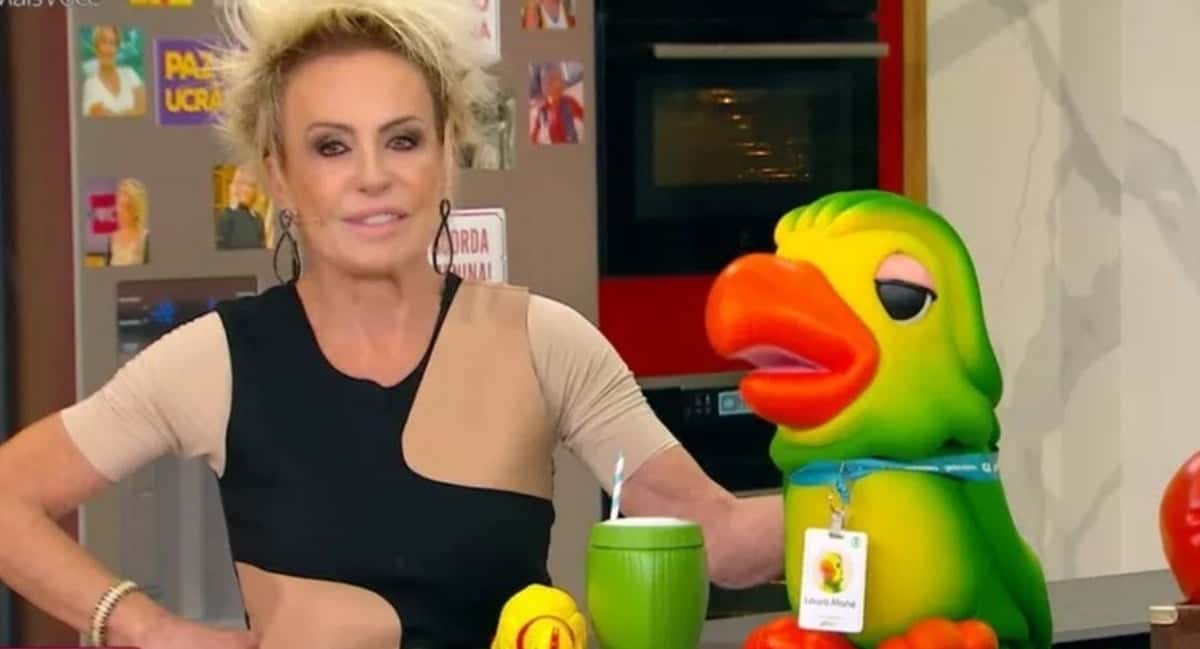 Ana Maria Braga dá crachá com nome oficial ao filho do Louro José (Reprodução/ TV Globo)