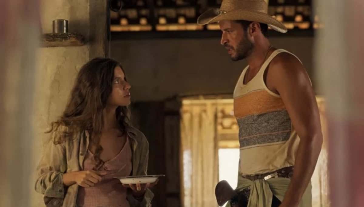 Com Levi (Leandro Lima) atirando em Alcides (Juliano Cazarré) e pedindo ajuda para Juma (Alanis Guillen), Pantanal marca Ibope explosivo (Foto: Reprodução / Globo)