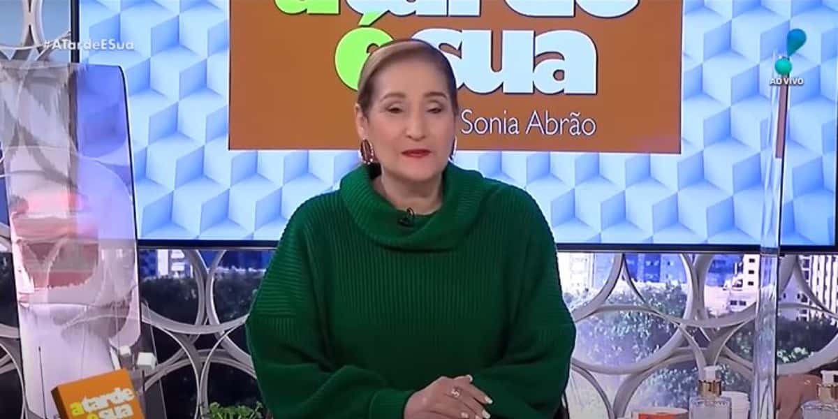 Sonia Abrão no "A Tarde é Sua" (Foto: Reprodução/RedeTV!)