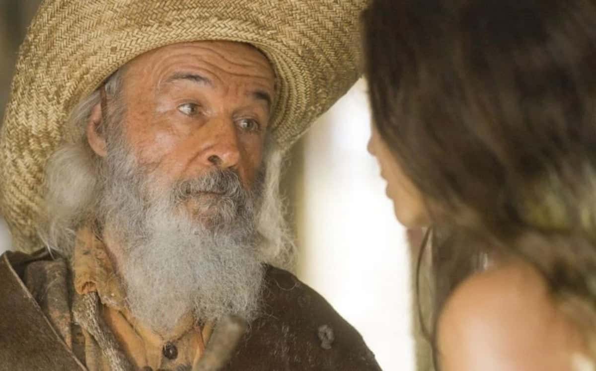 Juma (Alanis Guillen) e Velho do Rio (Osmar Prado) em Pantanal (Foto: Reprodução / Globo)