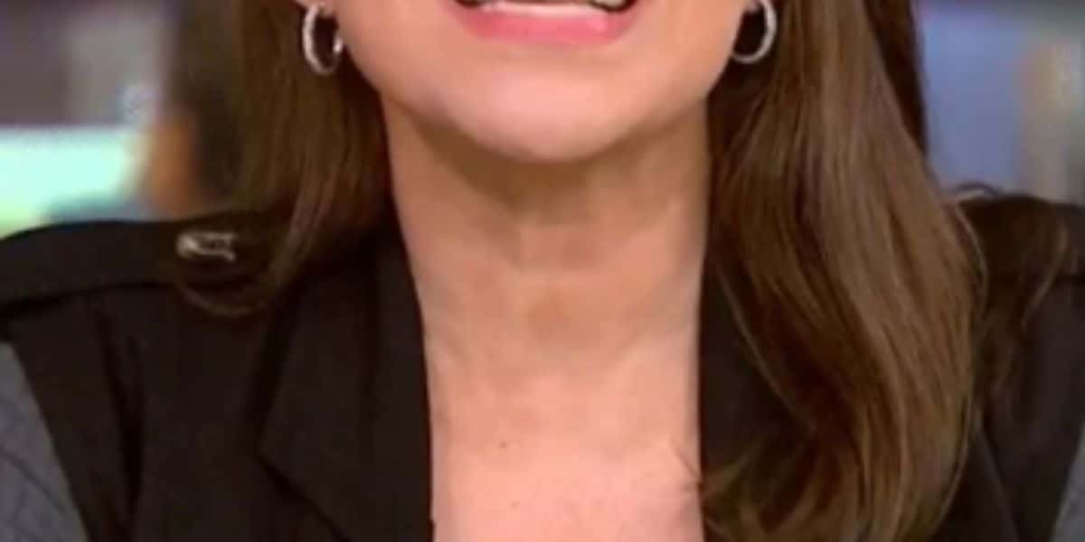 Jornalista da Globo fica transtornada com notícia, ao vivo, e sai do protocolo com ódio: "Tive que reler" (Foto: Reprodução)