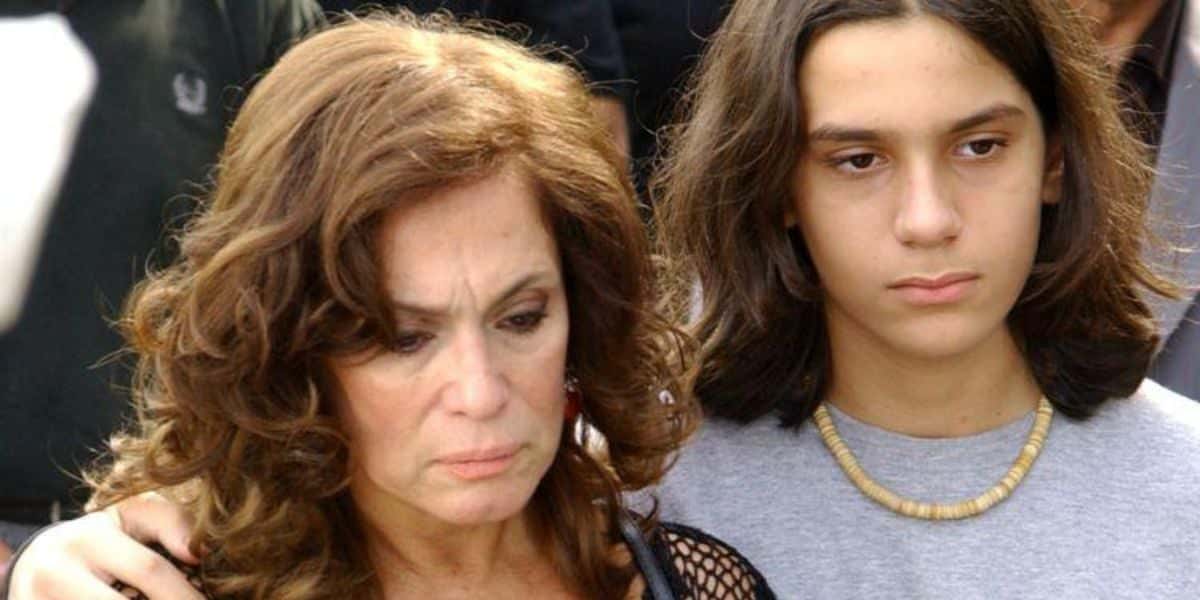 Neto de Maria do Carmo de A Senhora do Destino tem desfecho triste e está irreconhecível: "Sofri muito" (Foto: Reprodução)