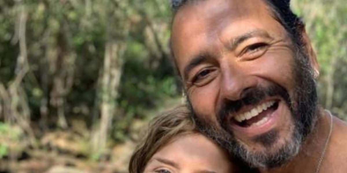 Marcos Palmeira, após ser levado à delegacia, tem identidade da esposa sigilosa exposta e beleza dela impressiona (Foto: Reprodução)
