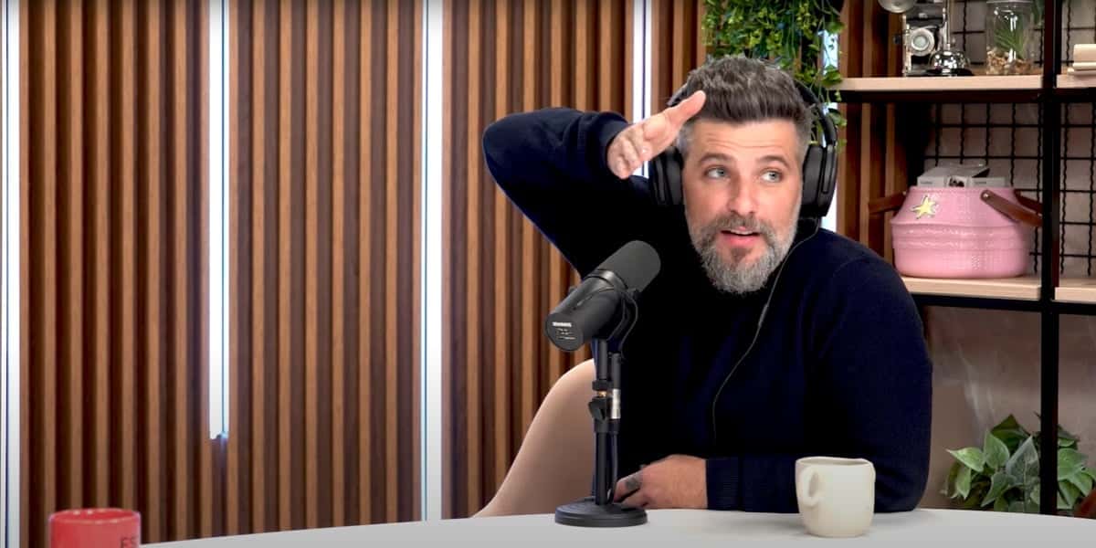 Bruno Gagliasso passou mal ao vivo (Foto: Reprodução / YouTube)