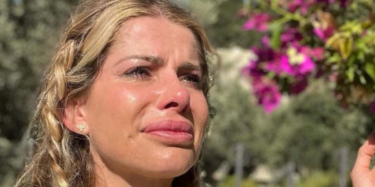 Karina Bacchi surge aos prantos nas redes sociais - Foto: Reprodução