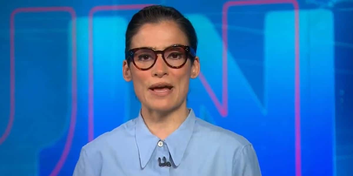 Renata Vasconcellos ao vivo no Jornal Nacional (Foto: Reprodução / TV Globo)