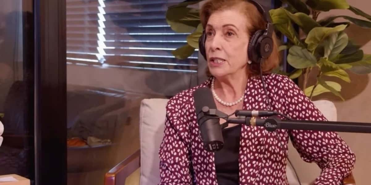 Cris Poli em entrevista a Karina Bacchi (Foto: Reprodução)