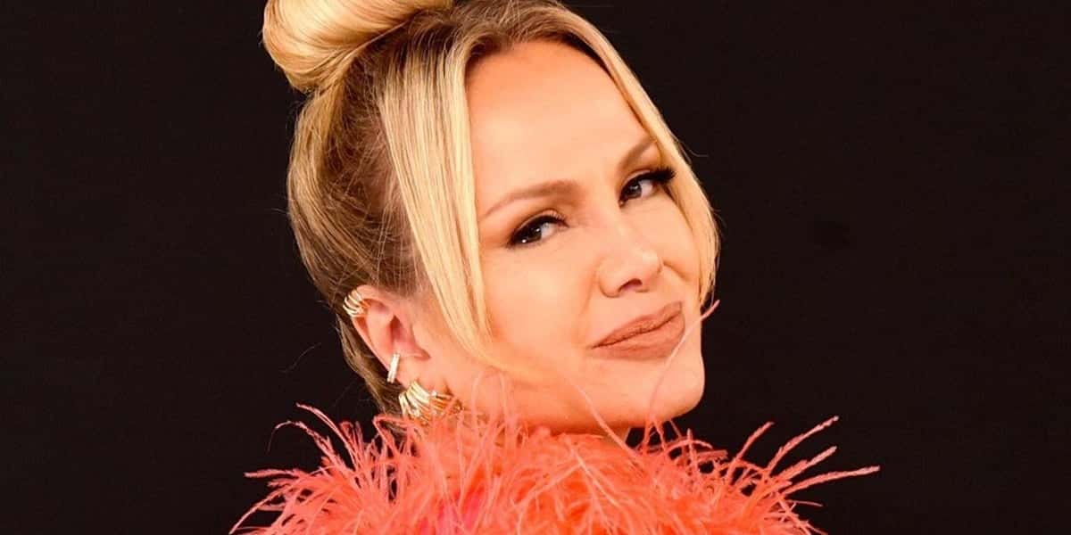 Eliana estaria flertando com a Globo e emissora carioca quer tê-la a todo custo (Foto: Reprodução / Instagram)