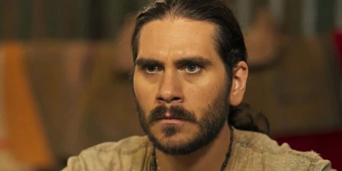 Gabriel Sater faz par romântico com Camila Morgado em Pantanal (Reprodução/Globo)