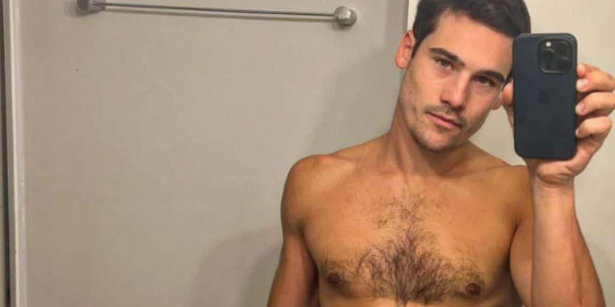 Nicolas Prattes, da Globo, arranca camisa, mostra 'caminho da felicidade' e leva Brasil à loucura: "Gostoso" - Foto: Reprodução