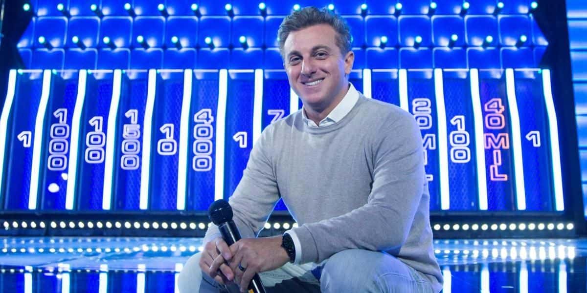 Luciano Huck comanda o novo 'Dmonigão' (Foto: Reprodução / TV Globo)